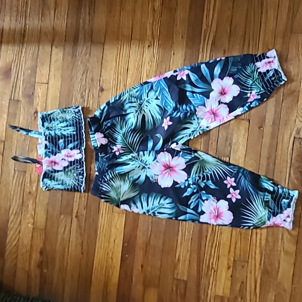 PatPat childrens Hawaiian 2 piece outfit. Black and floral.  Size 3-4Youth. New